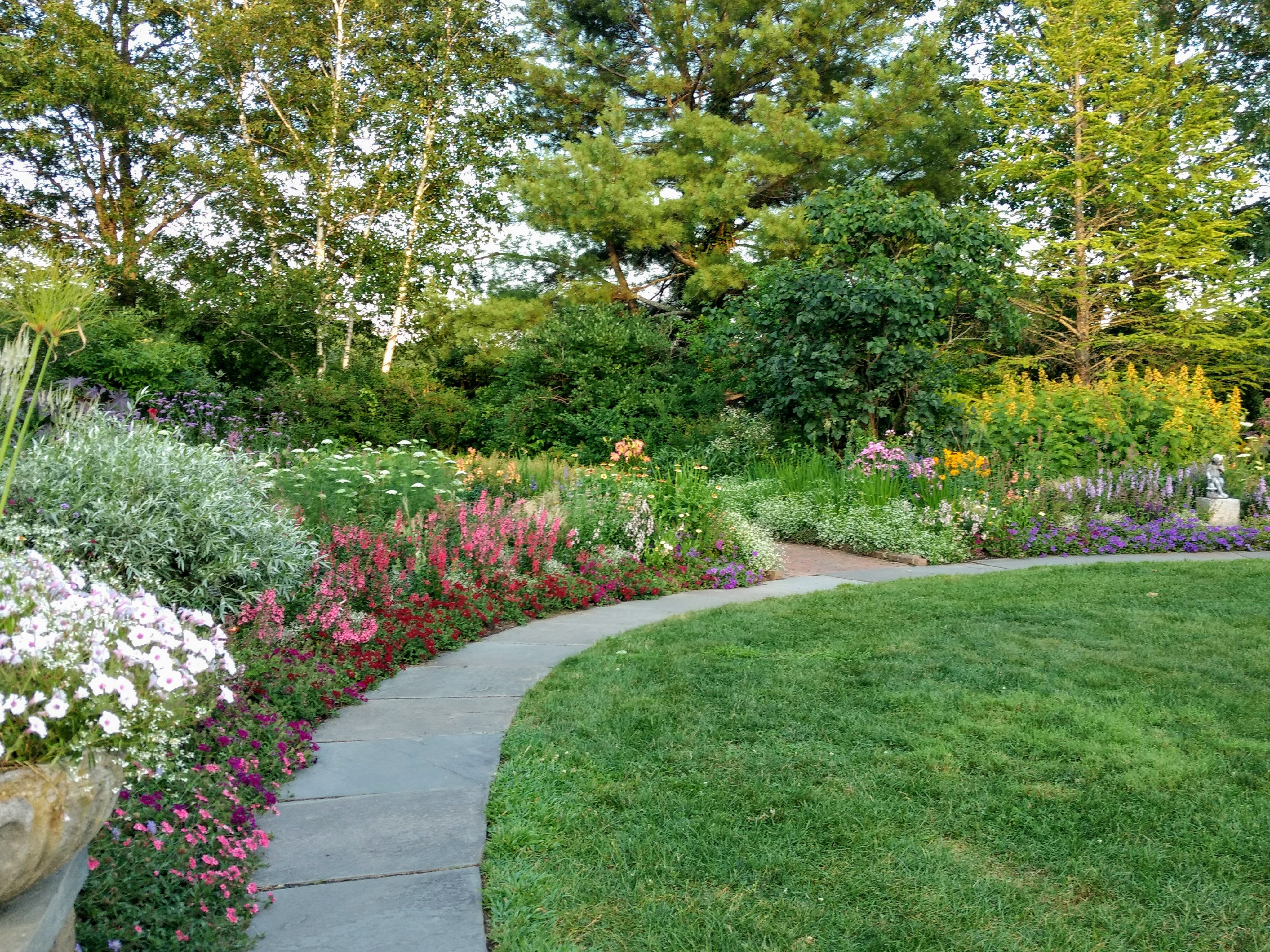 Благоустройство участка частного дома в Кемерово и Кемеровской области